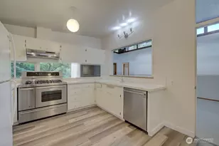 8241 45th Ave NE, Seattle, WA 98115 - Photo 12