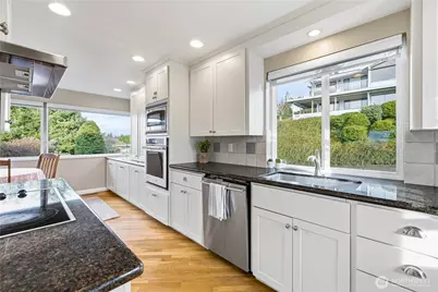 13635 SE 43rd Street, Bellevue, WA 98006 - Photo 8