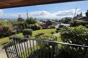 4045 29th Ave W, Seattle, WA 98199 - Photo 2
