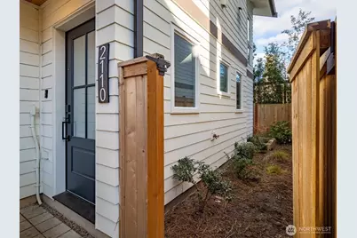2110 N 43rd Street, Seattle, WA 98103 - Photo 2