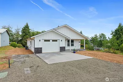 635 Elm Street, Raymond, WA 98577 - Photo 1