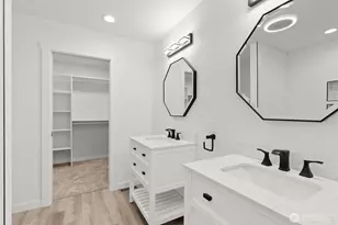 635 Elm St, Raymond, WA 98577 - Photo 12