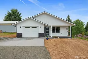 635 Elm St, Raymond, WA 98577 - Photo 1