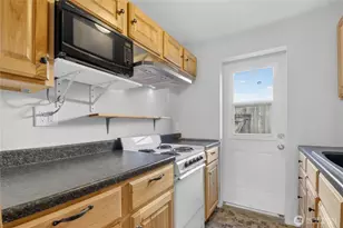 7870 Green Lake Dr N, Seattle, WA 98103 - Photo 16