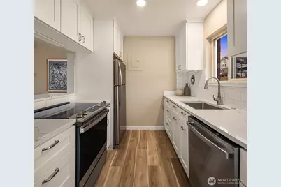 330 W Olympic Place #407, Seattle, WA 98119 - Photo 8