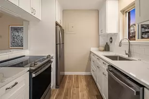 330 W Olympic Pl, Seattle, WA 98119 - Photo 8