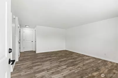 813 Woodford Avenue N, Kent, WA 98031 - Photo 4