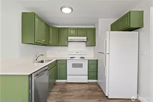 813 Woodford Ave N, Kent, WA 98031 - Photo 10