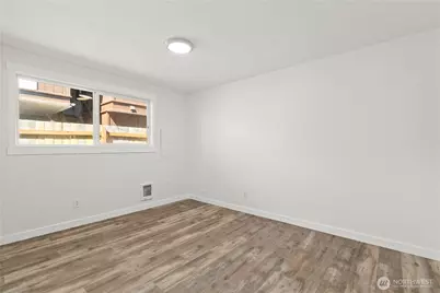 813 Woodford Avenue N, Kent, WA 98031 - Photo 14