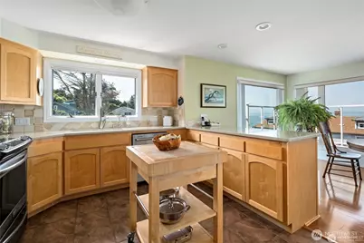 1505 West Beach Road, Oak Harbor, WA 98277 - Photo 8