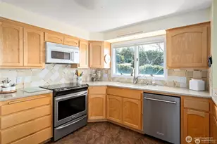 1505 W Beach Rd, Oak Harbor, WA 98277 - Photo 10
