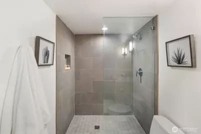 3905 4th Avenue NE #301, Seattle, WA 98105 - Photo 16