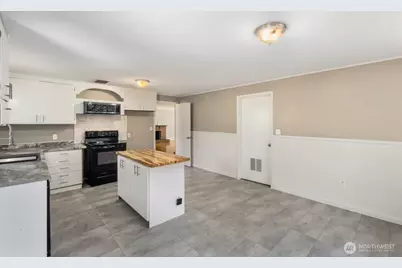 8415 Mt Tacoma Drive SW, Lakewood, WA 98498 - Photo 10