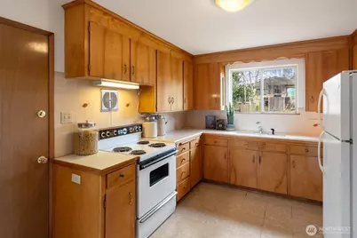 5819 30th Avenue NW, Seattle, WA 98107 - Photo 10