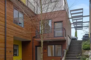 3813 Fremont Ln N, Seattle, WA 98103 - Photo 2