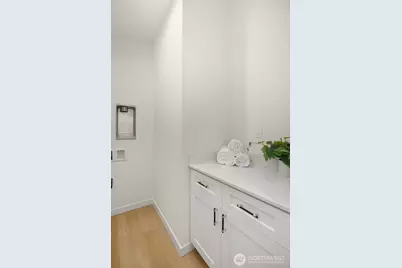 14321 C Interlake Avenue N, Seattle, WA 98133 - Photo 20