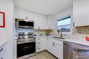 9320 31st Pl SW, Seattle, WA 98126 - Photo 8