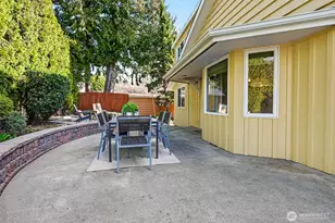 8900 2nd Ave NE, Seattle, WA 98115 - Photo 18