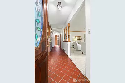 8900 2nd Avenue NE, Seattle, WA 98115 - Photo 4