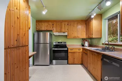 565 NE Ormsby Way, Bremerton, WA 98311 - Photo 16