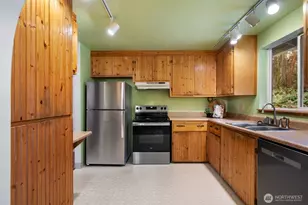 565 NE Ormsby Way, Bremerton, WA 98311 - Photo 16