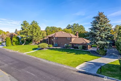 810 D Street SW, Ephrata, WA 98823 - Photo 2