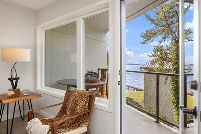 9039 Juanita Drive #304, Kirkland, WA 98034 - Photo 12