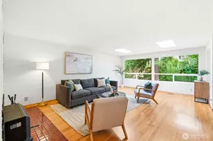 1058 NE 106th St, Seattle, WA 98125 - Photo 2