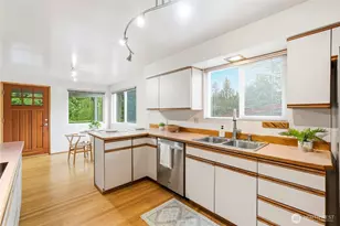 1058 NE 106th St, Seattle, WA 98125 - Photo 6