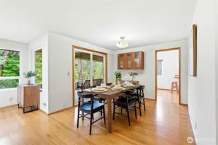 1058 NE 106th St, Seattle, WA 98125 - Photo 4