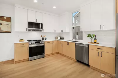 18011 2nd Avenue NE #A, Shoreline, WA 98155 - Photo 2