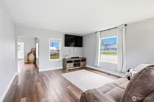 238 N Washington Ave, Arlington, WA 98223 - Photo 2