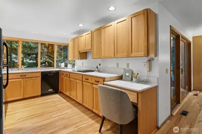 13619 NE 28th St, Bellevue, WA 98005 - Photo 10