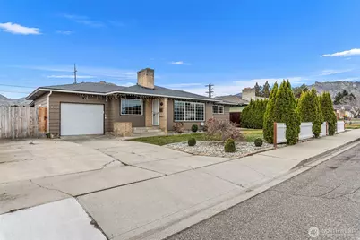 709 Schons Place, Wenatchee, WA 98801 - Photo 2