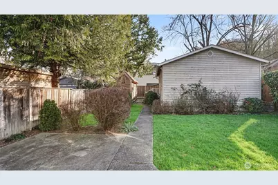 316 32nd Avenue E, Seattle, WA 98112 - Photo 16