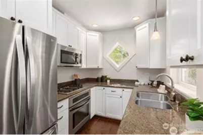 5257 23rd Avenue SW, Seattle, WA 98106 - Photo 8