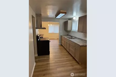 9201 36th Avenue S, Seattle, WA 98168 - Photo 2