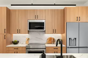 223 NE 75th St, Seattle, WA 98115 - Photo 6