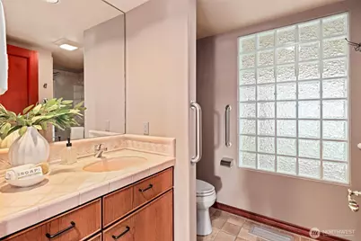 4701 NE Shore Place, Lake Forest Park, WA 98155 - Photo 30