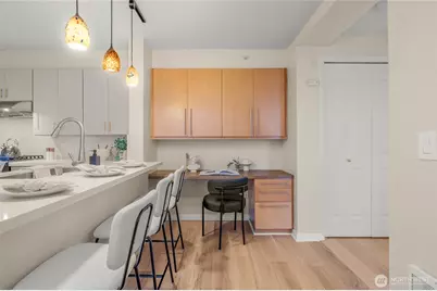 124 Bellevue Avenue E #206, Seattle, WA 98102 - Photo 10