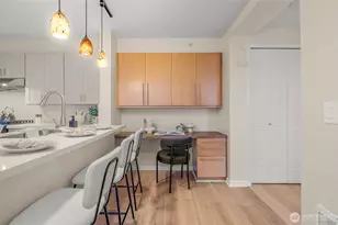 124 Bellevue Ave E, Seattle, WA 98102 - Photo 10