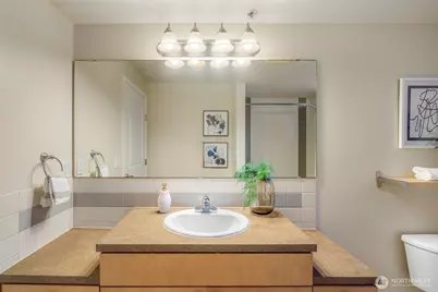 124 Bellevue Avenue E #206, Seattle, WA 98102 - Photo 14