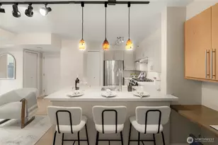 124 Bellevue Ave E, Seattle, WA 98102 - Photo 8