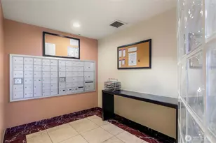 124 Bellevue Ave E, Seattle, WA 98102 - Photo 20