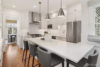 6303 18th Avenue NE, Seattle, WA 98115 - Photo 2