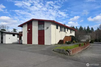 8803 23rd Avenue NE, Seattle, WA 98115 - Photo 2