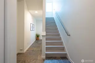 1820 Franklin Ave E, Seattle, WA 98102 - Photo 2