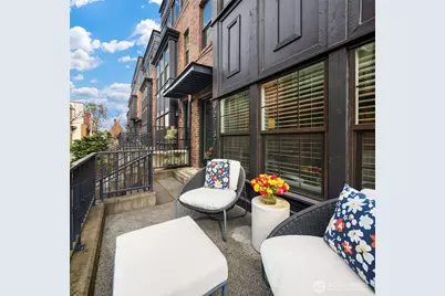 927 W McGraw Street #37, Seattle, WA 98119 - Photo 2