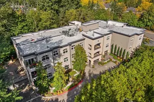 10398 NE 17th St, Bellevue, WA 98004 - Photo 36