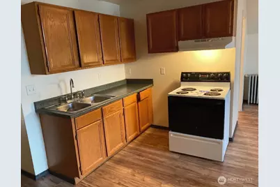 520 N 1st Street, Mount Vernon, WA 98273 - Photo 2